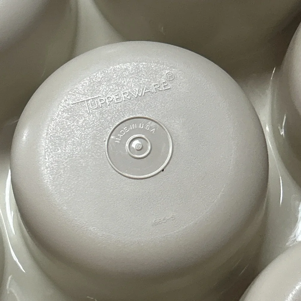 TUPPERWARE Serving Center 6-Part Divided Party Veggie Snack & Dip Tray
